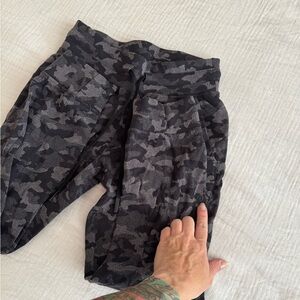 Camo warm fleece city jogger Lululemon size 4